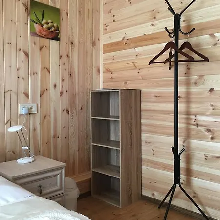 Viesu Maja Avenkrasti * Krāslava