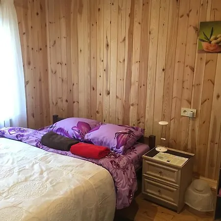 Viesu Maja Avenkrasti Δωμάτια σε οικογενειακή κατοικία *